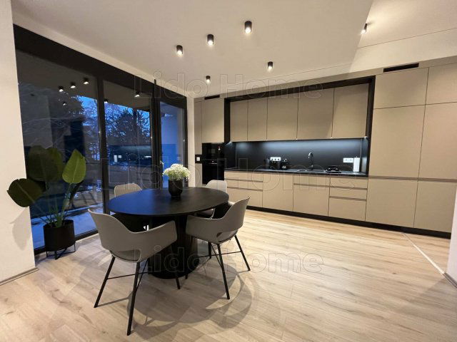 Eladó nyaraló, Balatonfenyvesen 90 M Ft, 2 szobás