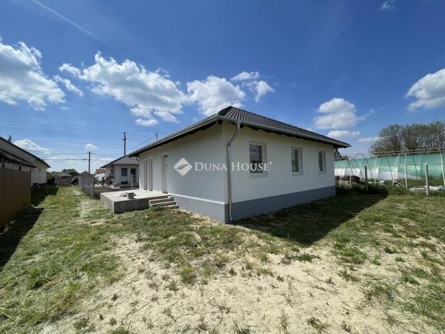 Eladó ikerház, Inárcson 89 M Ft, 4 szobás / költözzbe.hu