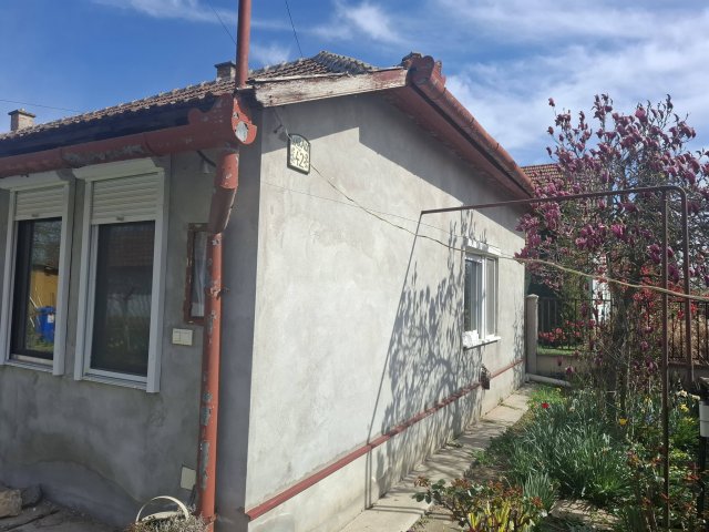 Eladó családi ház, Békésen 23.9 M Ft, 3 szobás