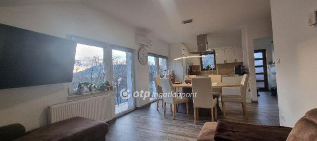 Eladó téglalakás, Ürömön 124.9 M Ft, 5 szobás