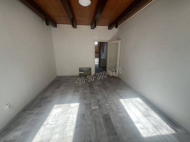 Eladó téglalakás, Dunaújvárosban 34.9 M Ft, 3 szobás
