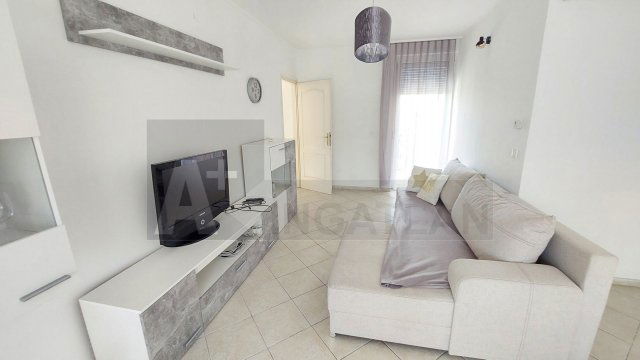 Kiadó téglalakás, albérlet, Szegeden 240 E Ft / hó, 3 szobás