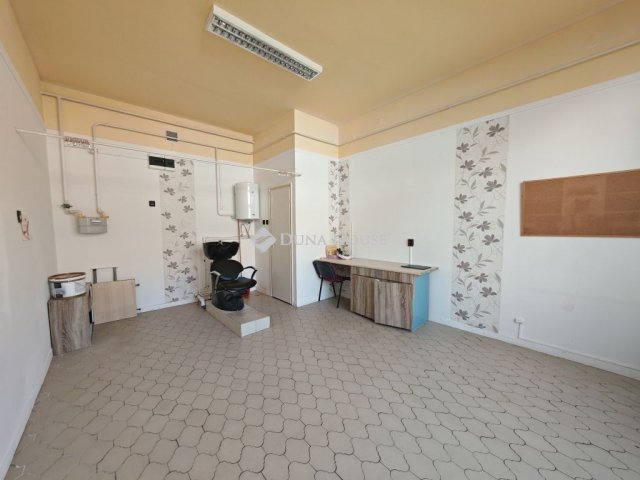 Eladó üzlethelyiség, Szolnokon, Arany János utcában 19.9 M Ft