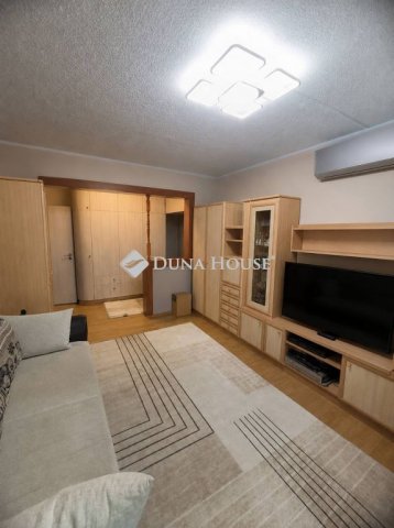 Eladó panellakás, Szentendrén 77.7 M Ft, 2 szobás