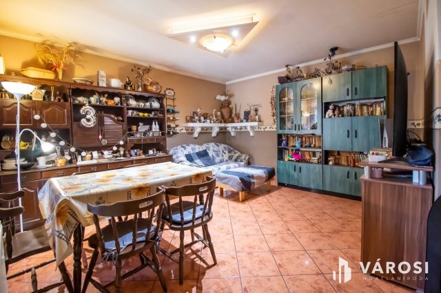 Eladó családi ház, Velencén 95 M Ft, 5+2 szobás