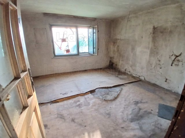 Eladó családi ház, Bakonyszentlászlón 12 M Ft, 2 szobás