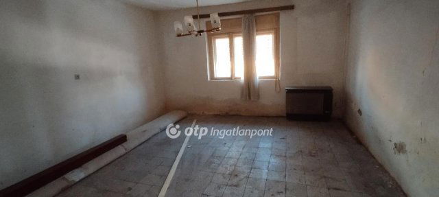 Eladó családi ház, Jászberényben 18.5 M Ft, 2 szobás