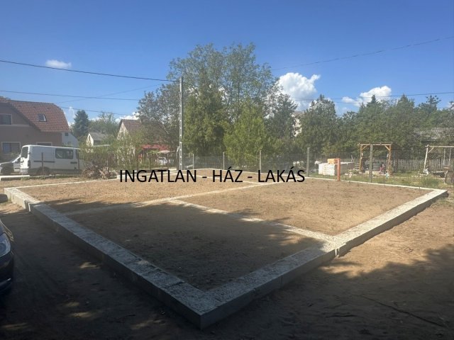 Eladó családi ház, Csörögön 91.99 M Ft, 4 szobás