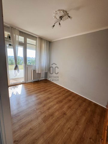 Eladó panellakás, Szegeden 61.49 M Ft, 3 szobás