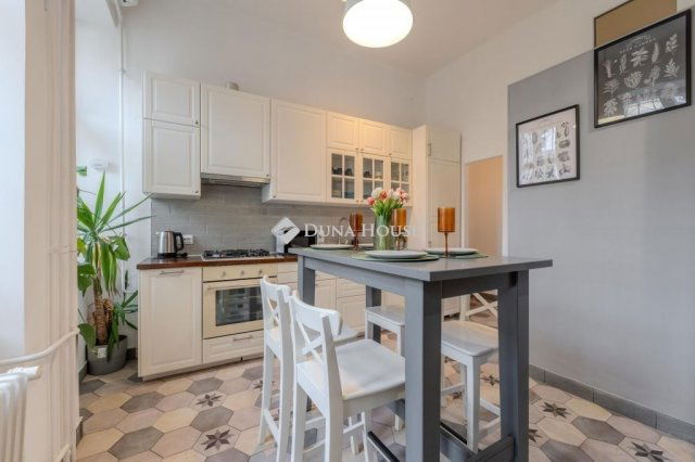 Eladó téglalakás, Budapesten, VII. kerületben 169 M Ft, 5 szobás