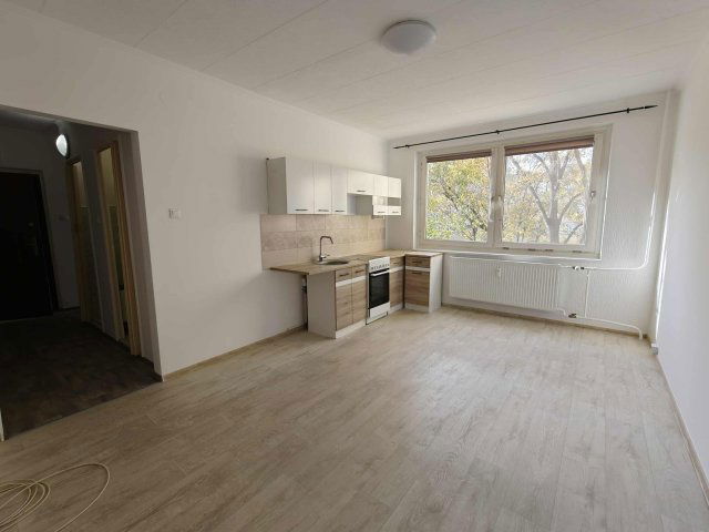 Kiadó panellakás, albérlet, Esztergomban 180 E Ft / hó