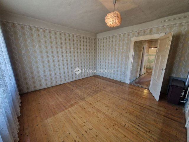 Eladó családi ház, Bátaszéken 24.99 M Ft, 4 szobás