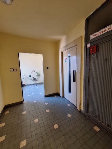 Eladó panellakás, Győrött 49.9 M Ft, 2 szobás