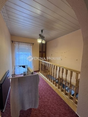 Eladó családi ház, Vecsésen 139.99 M Ft, 5 szobás