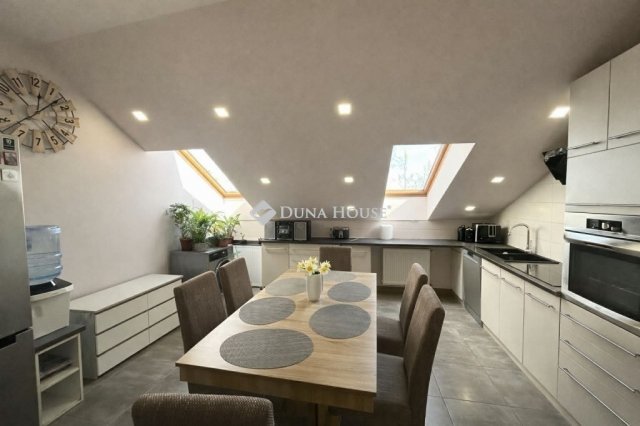 Eladó téglalakás, Debrecenben 72 M Ft, 3 szobás