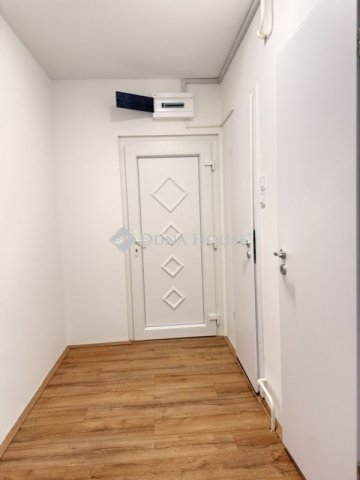 Eladó panellakás, Pécsett 55.9 M Ft, 3 szobás