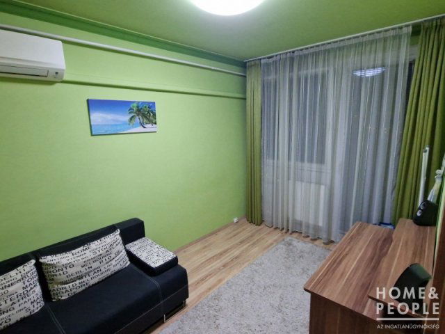 Eladó téglalakás, Szegeden 65.5 M Ft, 3 szobás