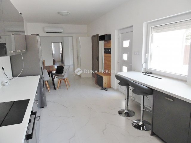 Kiadó ikerház, albérlet, Debrecenben 425 E Ft / hó, 4 szobás
