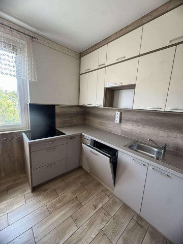 Eladó panellakás, Mosonmagyaróváron 44.9 M Ft, 3 szobás