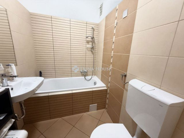 Kiadó téglalakás, albérlet, Pécsett, Endre utcában, 1 szobás