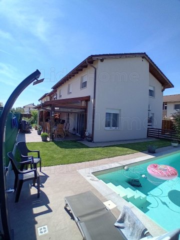 Eladó családi ház, Siófokon 179.9 M Ft, 5 szobás