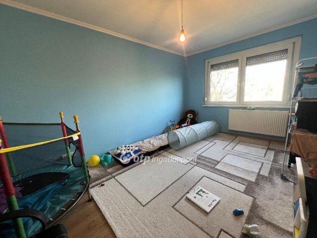 Eladó panellakás, Százhalombattán 68.4 M Ft, 2+1 szobás