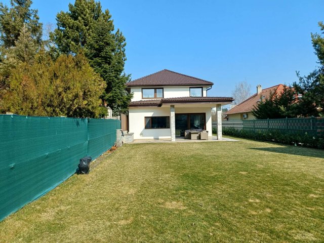 Eladó családi ház, Pilisszentivánon 289.9 M Ft, 5+1 szobás