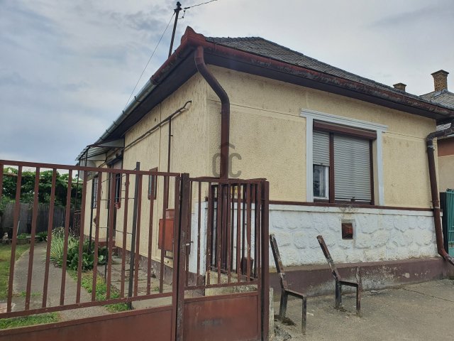 Eladó családi ház, Mándokon 13.9 M Ft, 2 szobás