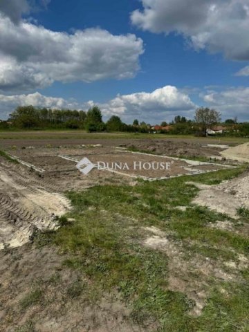 Eladó ikerház, Szigetbecsén 84.9 M Ft, 5 szobás