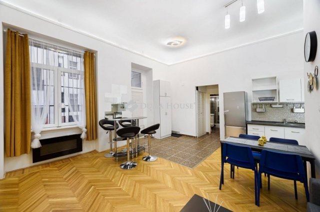Eladó téglalakás, Budapesten, V. kerületben 75 M Ft, 2 szobás