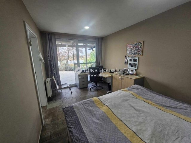 Eladó családi ház, Taksonyon 350 M Ft, 6 szobás