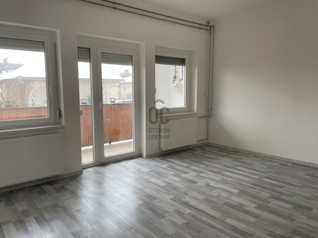 Eladó téglalakás, Abonyban 47 M Ft, 3 szobás