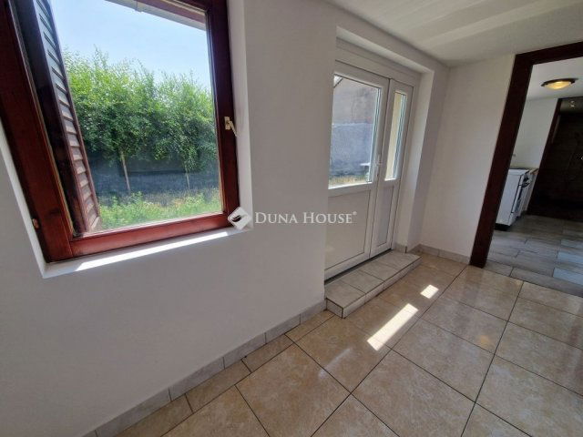 Eladó családi ház, Baján 24.2 M Ft, 4 szobás