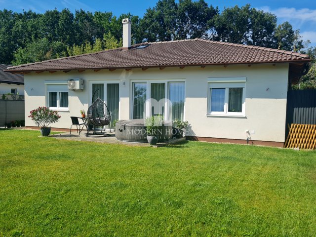 Eladó családi ház, Székesfehérvárott 97.5 M Ft, 3 szobás