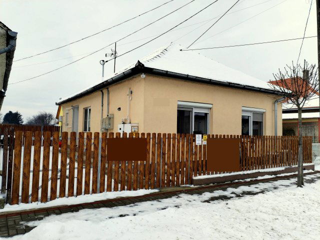 Eladó ikerház, Balatonberényben 54.9 M Ft, 3+1 szobás