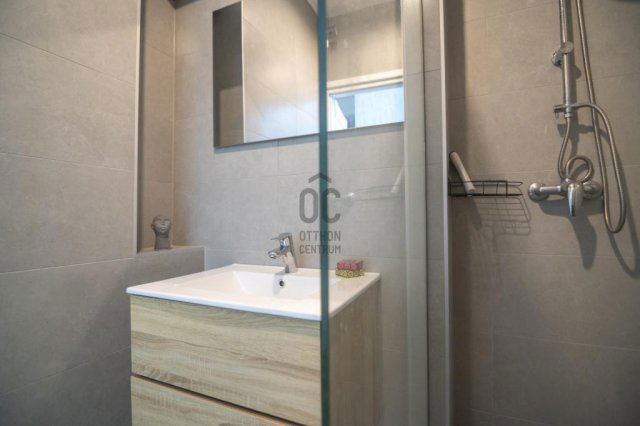 Eladó téglalakás, Budapesten, VII. kerületben 74.9 M Ft