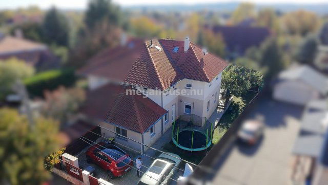 Eladó ikerház, Budaörsön 275 M Ft, 5 szobás