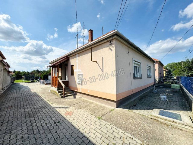 Eladó családi ház, Hegyeshalomban 54.99 M Ft, 3 szobás
