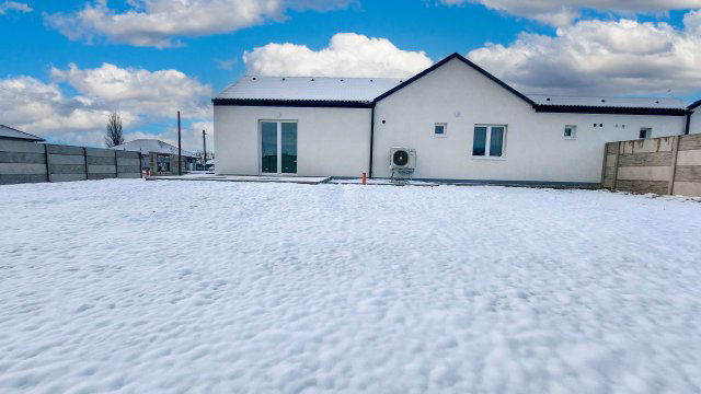 Eladó panellakás, Győrszemerén, Pacsirta utcában 87.9 M Ft