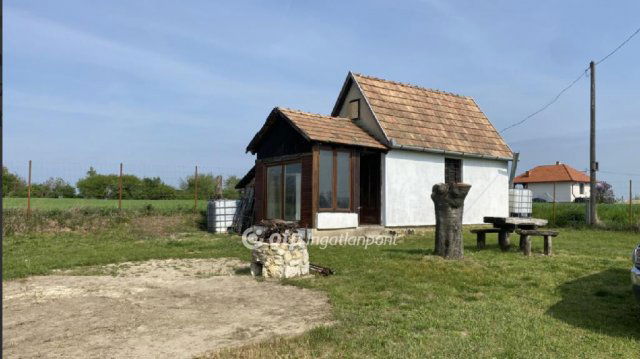 Eladó telek, Tatán 26.5 M Ft / költözzbe.hu