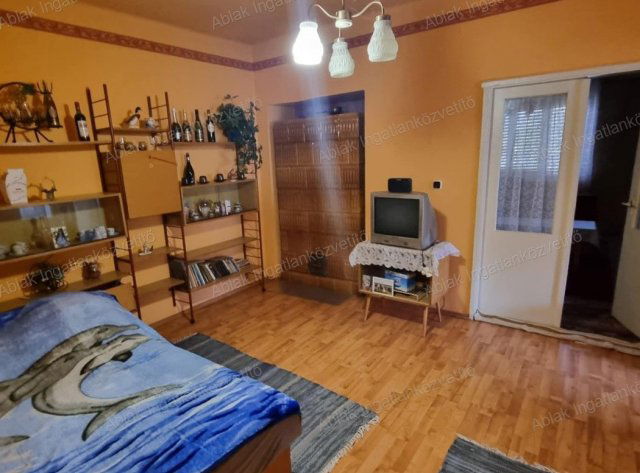 Eladó családi ház, Tabdin 17.5 M Ft, 2+1 szobás