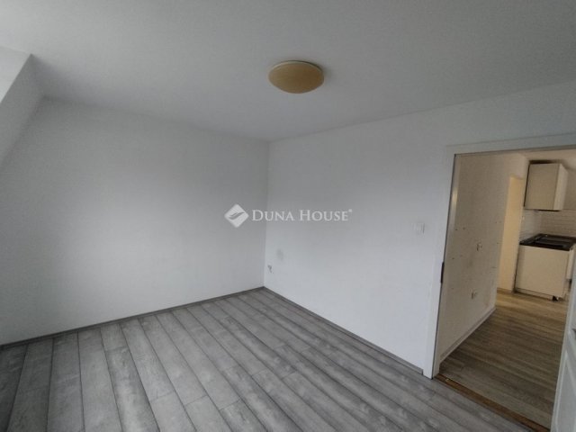 Eladó téglalakás, Tatabányán, Óvoda soron 54.99 M Ft, 3 szobás