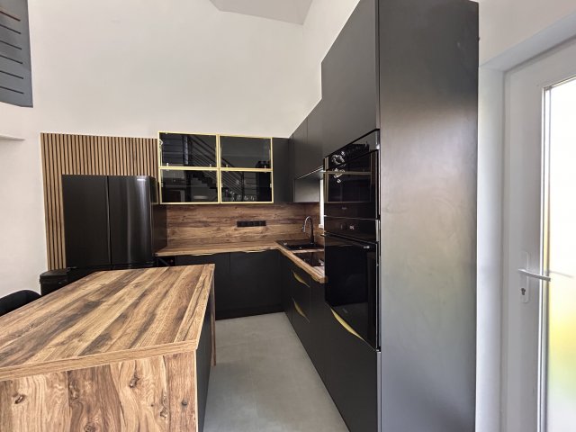 Eladó családi ház, Zalaszentgróton 140 M Ft, 6 szobás