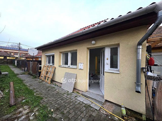 Eladó családi ház, Ürömön 57.99 M Ft, 4 szobás