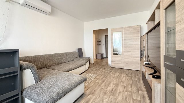 Eladó panellakás, Debrecenben 67.9 M Ft, 3 szobás