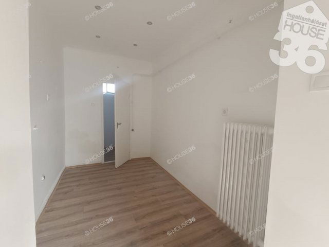 Eladó téglalakás, Kiskunfélegyházán 24 M Ft, 2 szobás