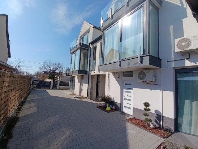 Eladó ikerház, Budapesten, XV. kerületben 92.9 M Ft, 4 szobás