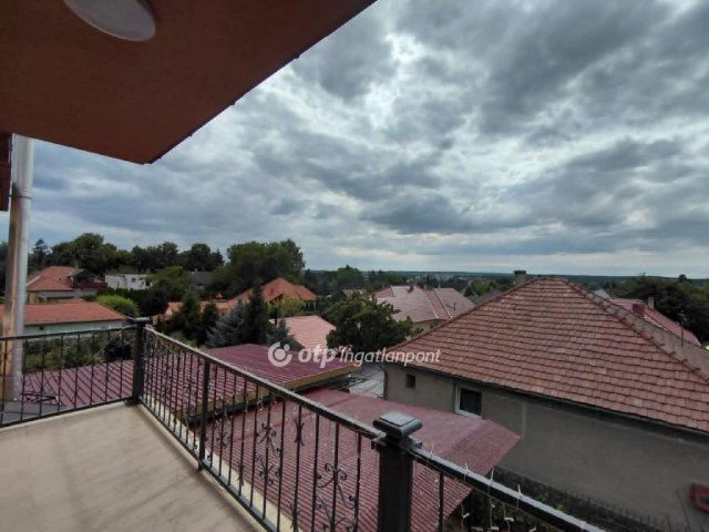 Eladó családi ház, Gödöllőn 350 M Ft, 4 szobás