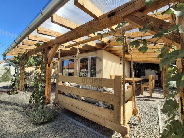 Eladó családi ház, Cegléden 210 M Ft, 4 szobás