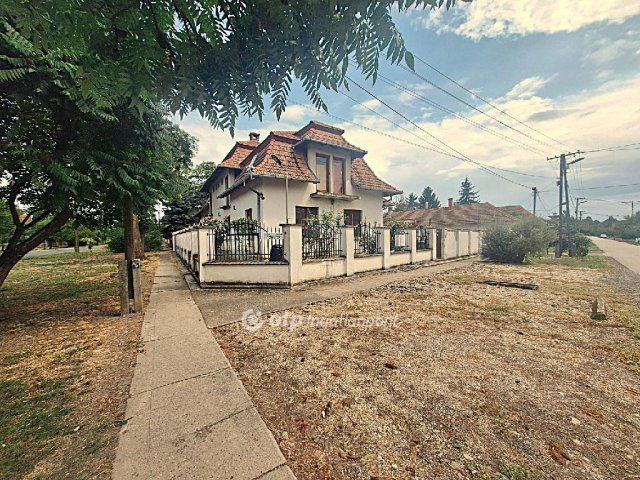 Eladó családi ház, Békésen 72 M Ft, 1+2 szobás